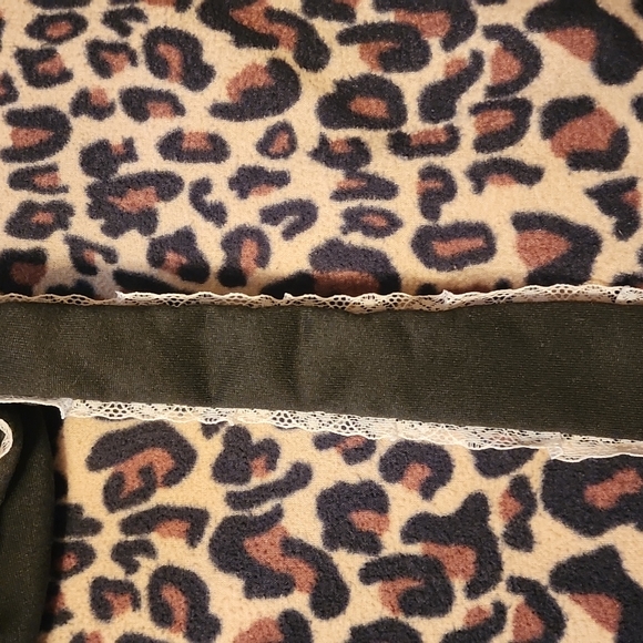 Gothic graphic design lace bunny hoodie - Picture 4 of 10